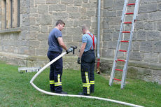 Naumburger Jugendfeuerwehr hilft an der Weingartenkapelle (Foto: Karl-Franz Thiede)